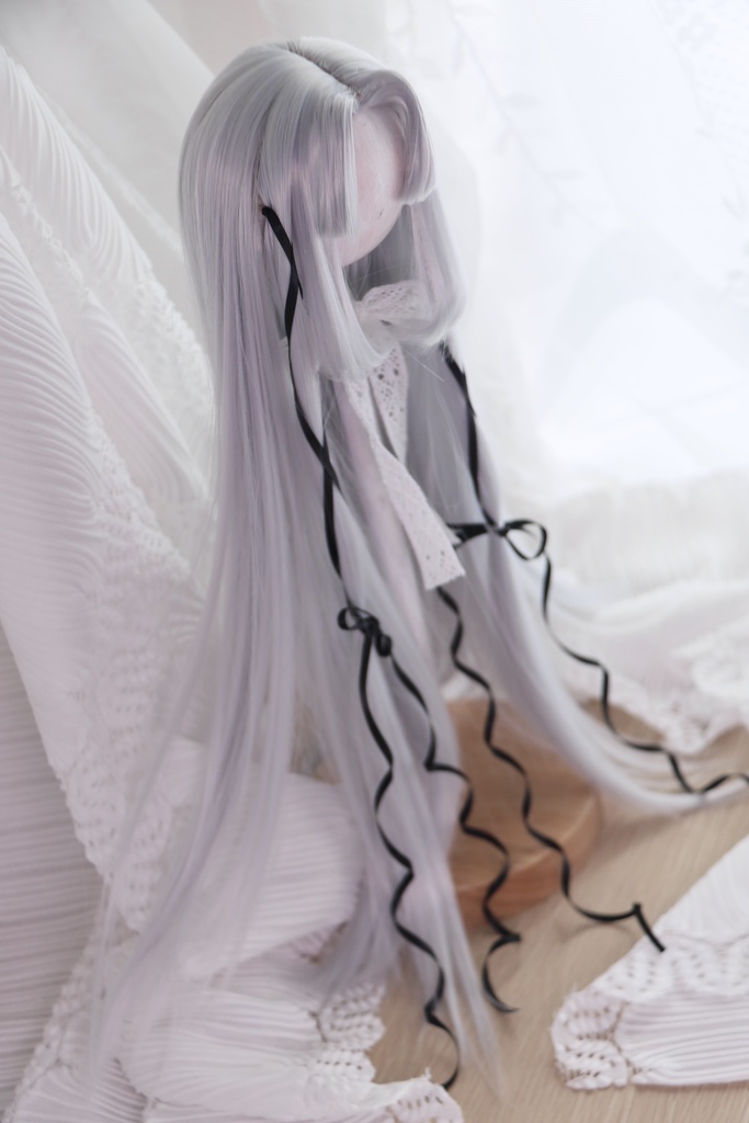 【再開時期未定】 1/3ドールウィッグ 柔らか繊維センター分け姫ロングリボン結び