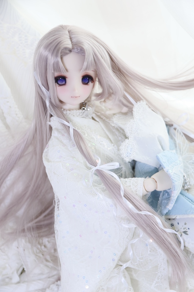 【再開時期未定】 1/3ドールウィッグ 柔らか繊維センター分け姫ロングリボン結び