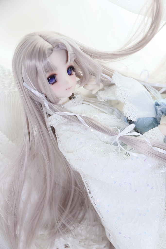 【再開時期未定】 1/3ドールウィッグ 柔らか繊維センター分け姫ロングリボン結び