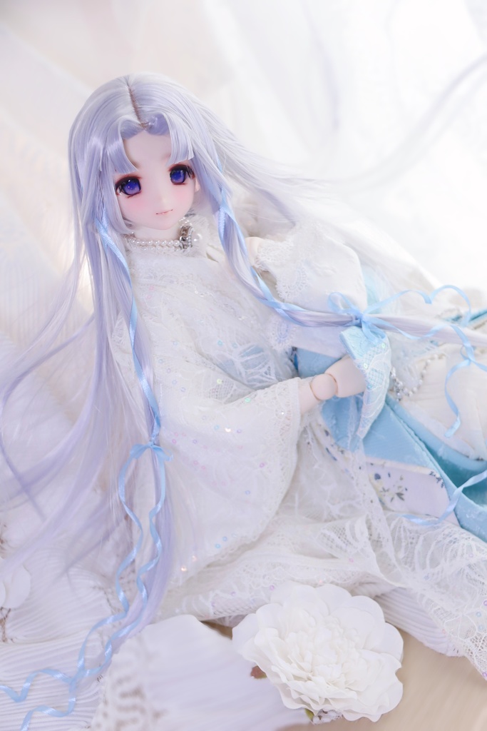 【再開時期未定】 1/3ドールウィッグ 柔らか繊維センター分け姫ロングリボン結び