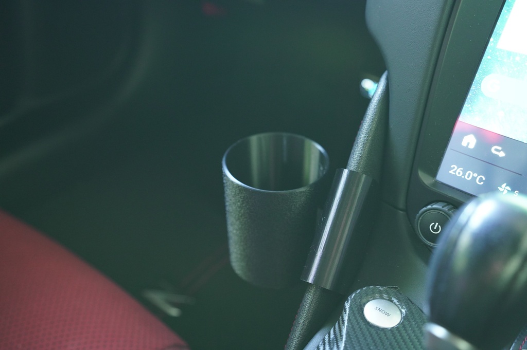 市販ではしっくり来ないあなたへ。Z34専用 助手席カップホルダー単体(500㎖ファジースキンモデル)