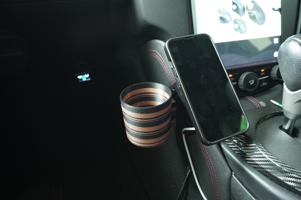 MagSafe充電器ベース付き Z34用 カップホルダー(助手席側)Ver.4|3Dプリント製・未処理 RHD
