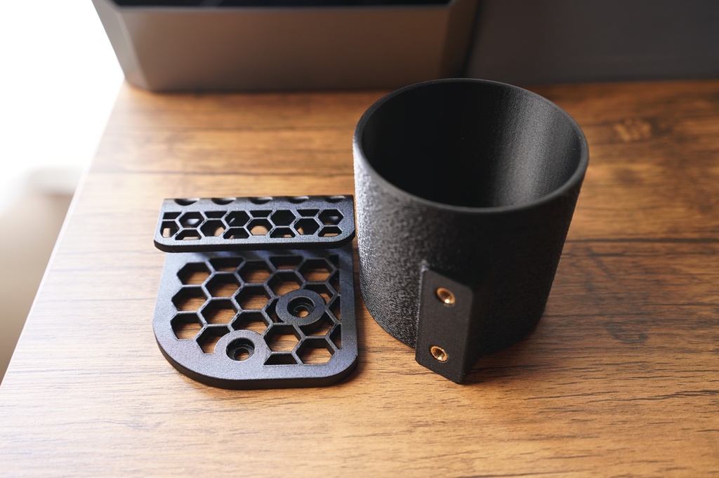 新デザイン【マット黒PETGカーボンファイバー】 Z34用 カップホルダー(助手席側)Ver.6|3Dプリント製・未処理 RHD