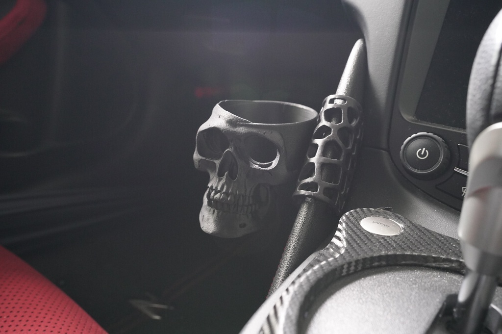 日産 フェアレディZ (Z34/370Z) カップホルダー – スカル形状 / ボロノイ最適化マウント – 3DプリントSTL【2モデルセット・右ハンドル用】