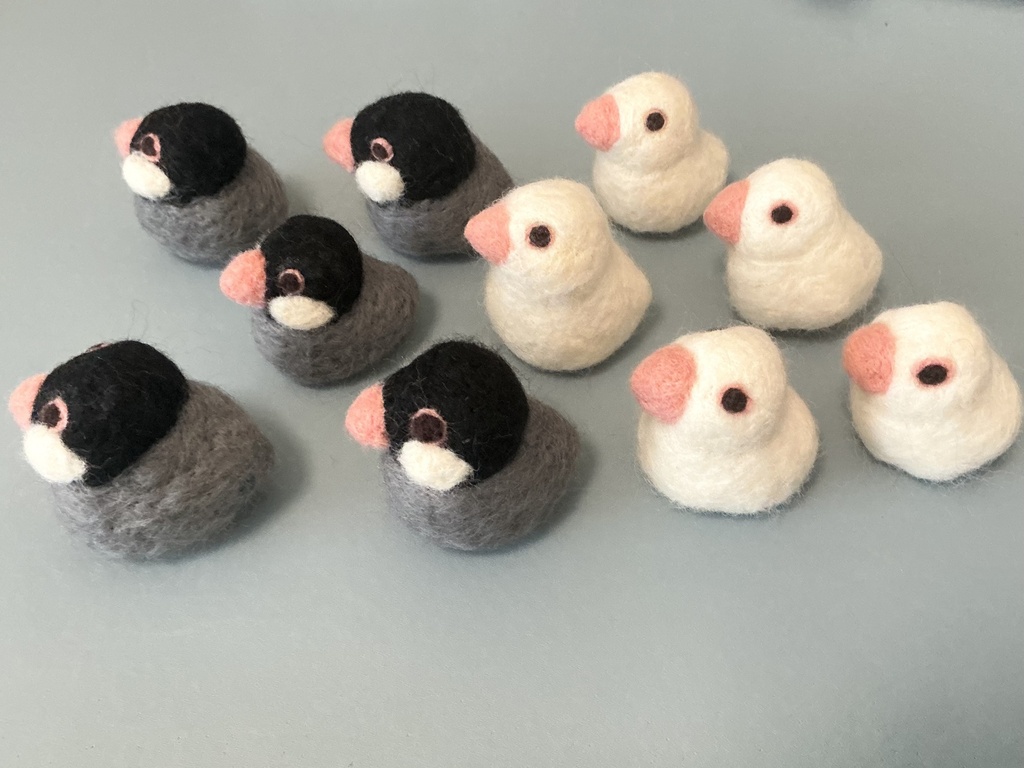 羊毛フェルトで作った文鳥