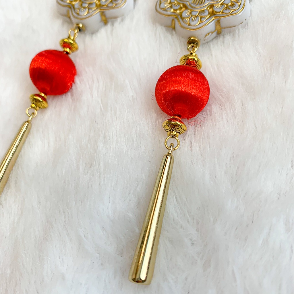 【残り一個限定】中華風シルクのピアス 赤色