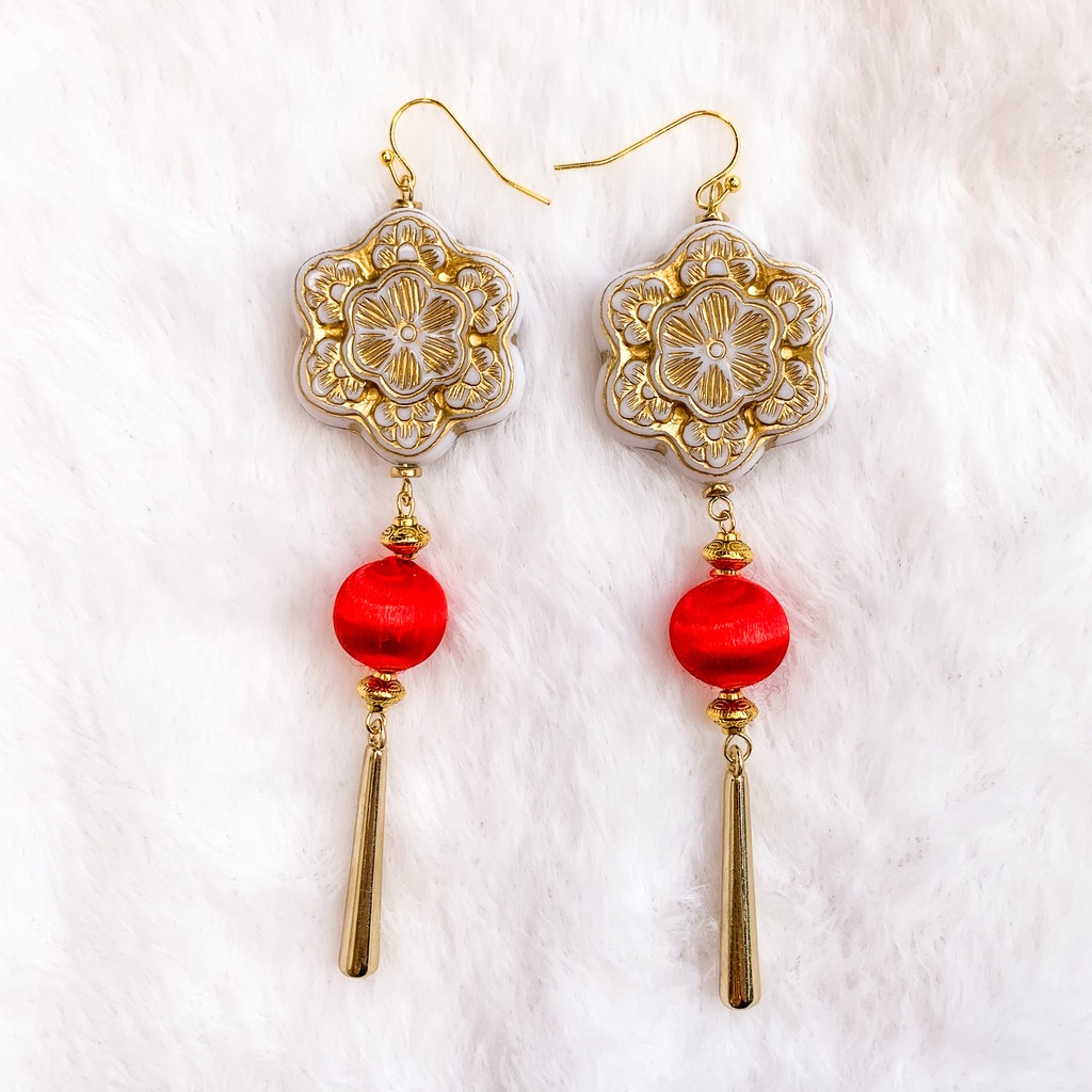 【残り一個限定】中華風シルクのピアス 赤色