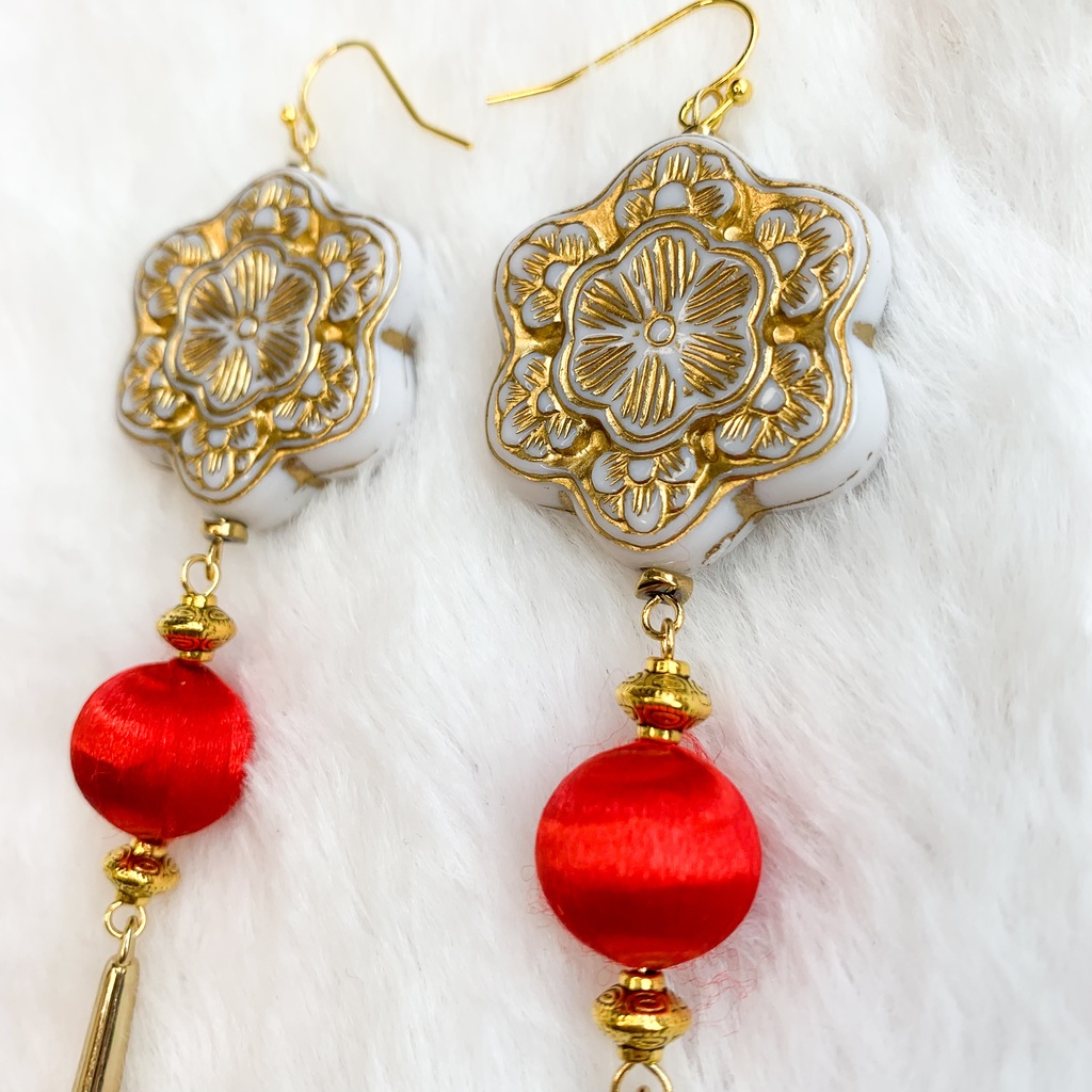 【残り一個限定】中華風シルクのピアス 赤色