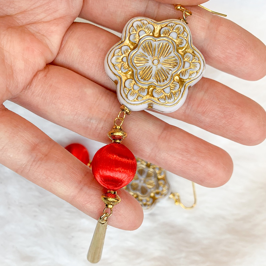 【残り一個限定】中華風シルクのピアス 赤色