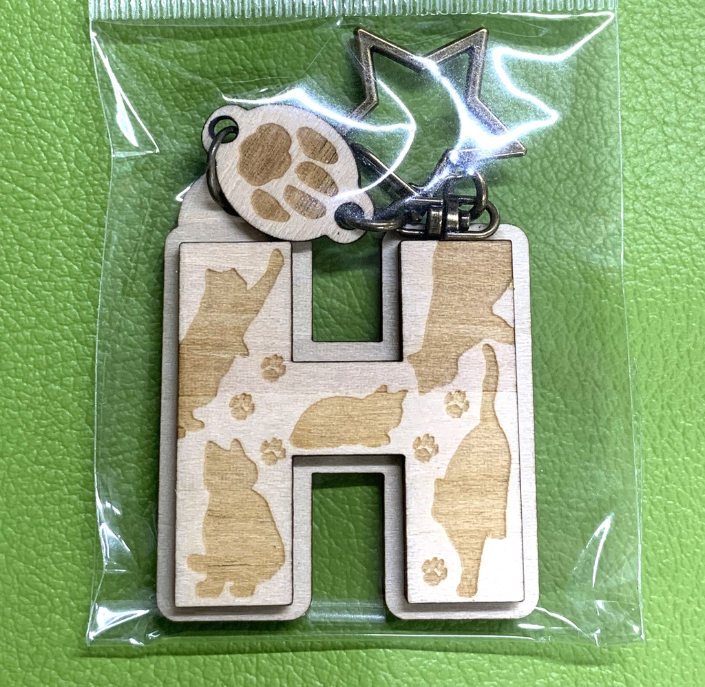 猫のウッドキーホルダー