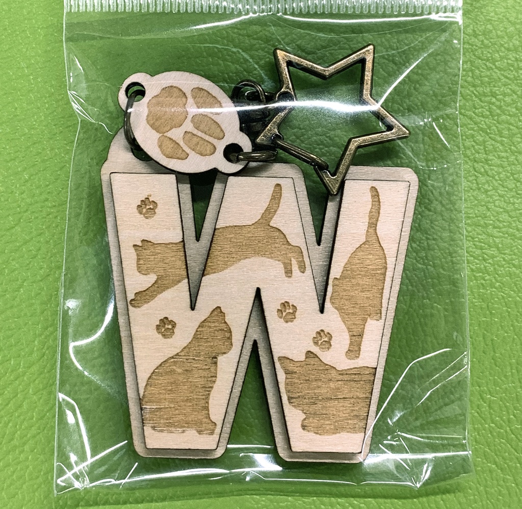 猫のウッドキーホルダー