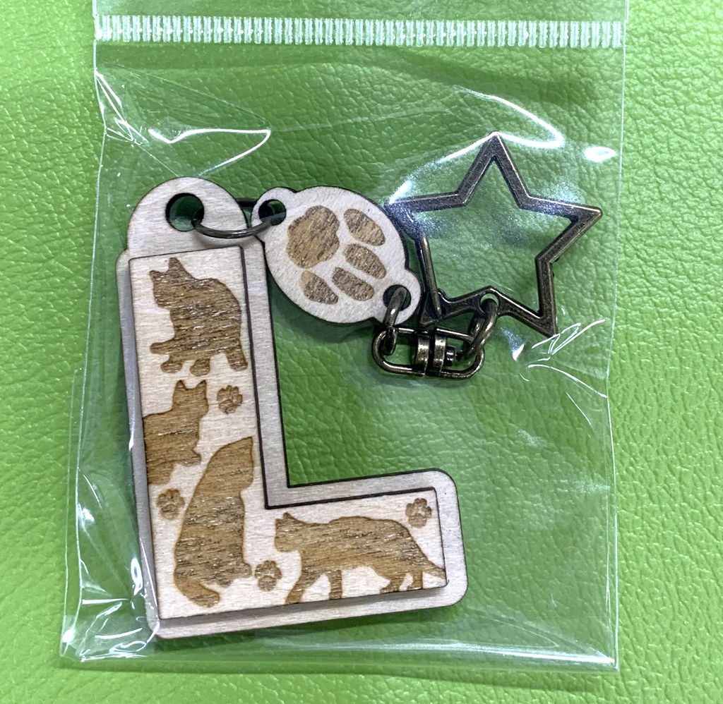 猫のウッドキーホルダー