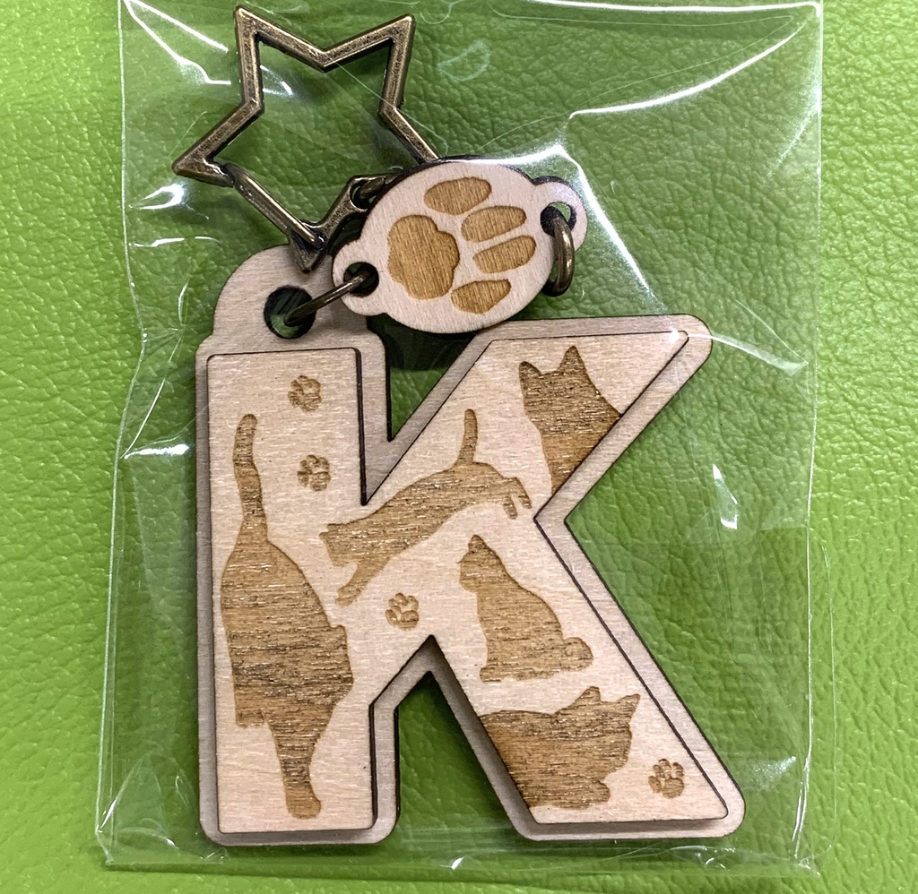 猫のウッドキーホルダー