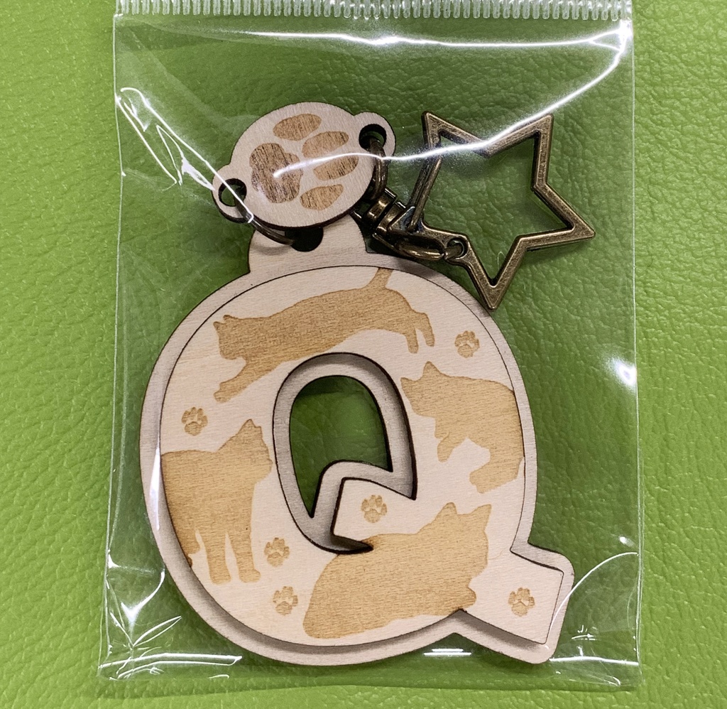 猫のウッドキーホルダー