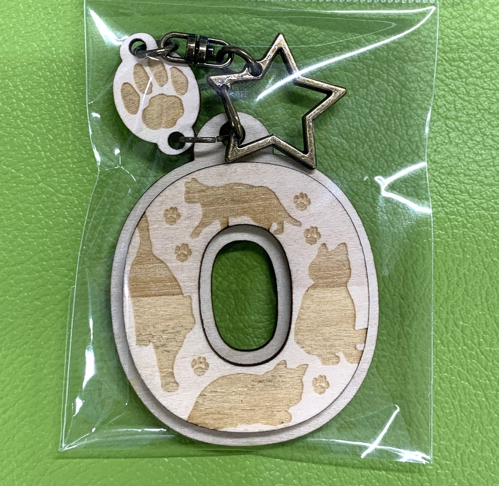 猫のウッドキーホルダー