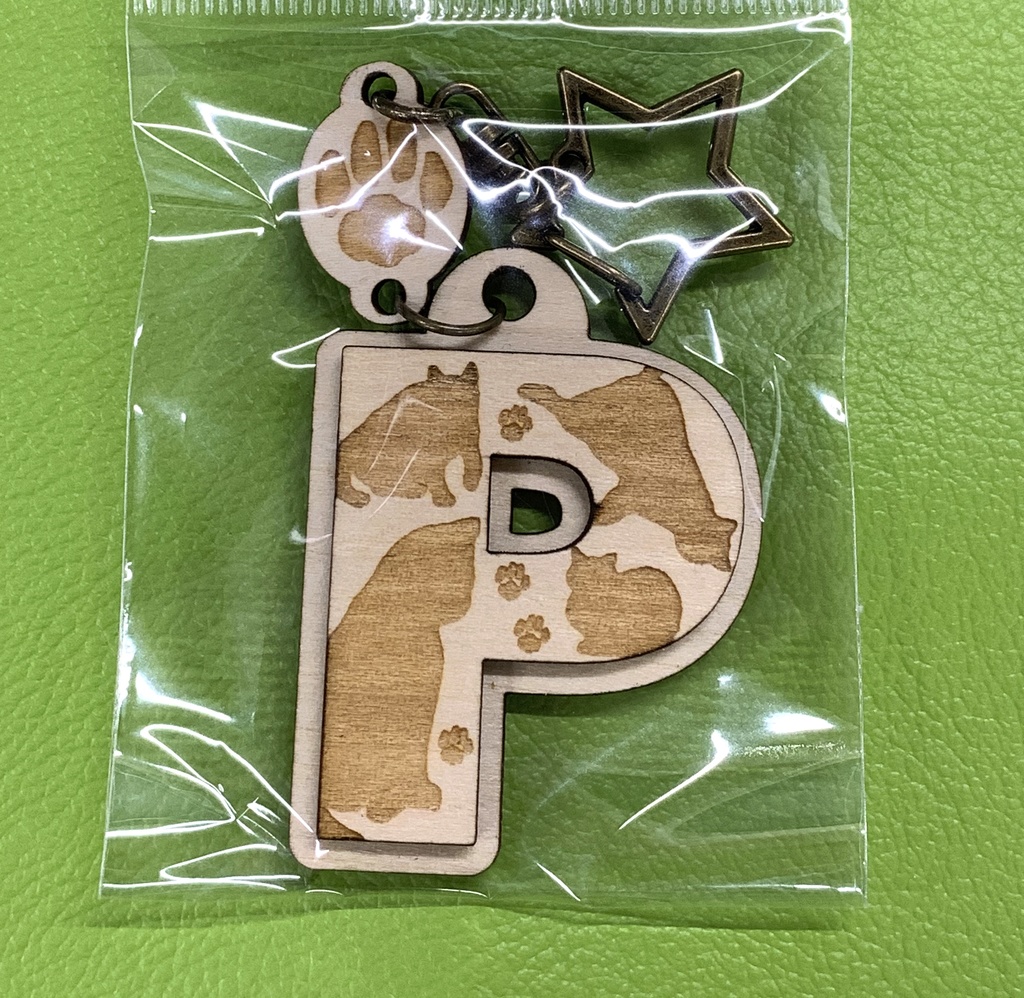 猫のウッドキーホルダー