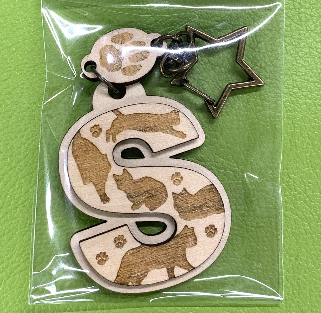 猫のウッドキーホルダー