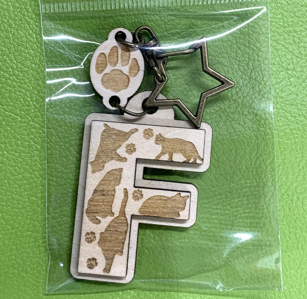 猫のウッドキーホルダー