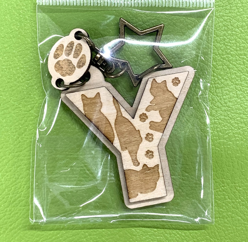 猫のウッドキーホルダー