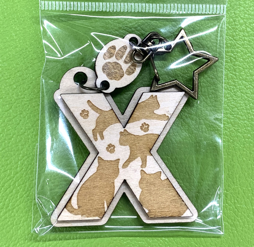 猫のウッドキーホルダー