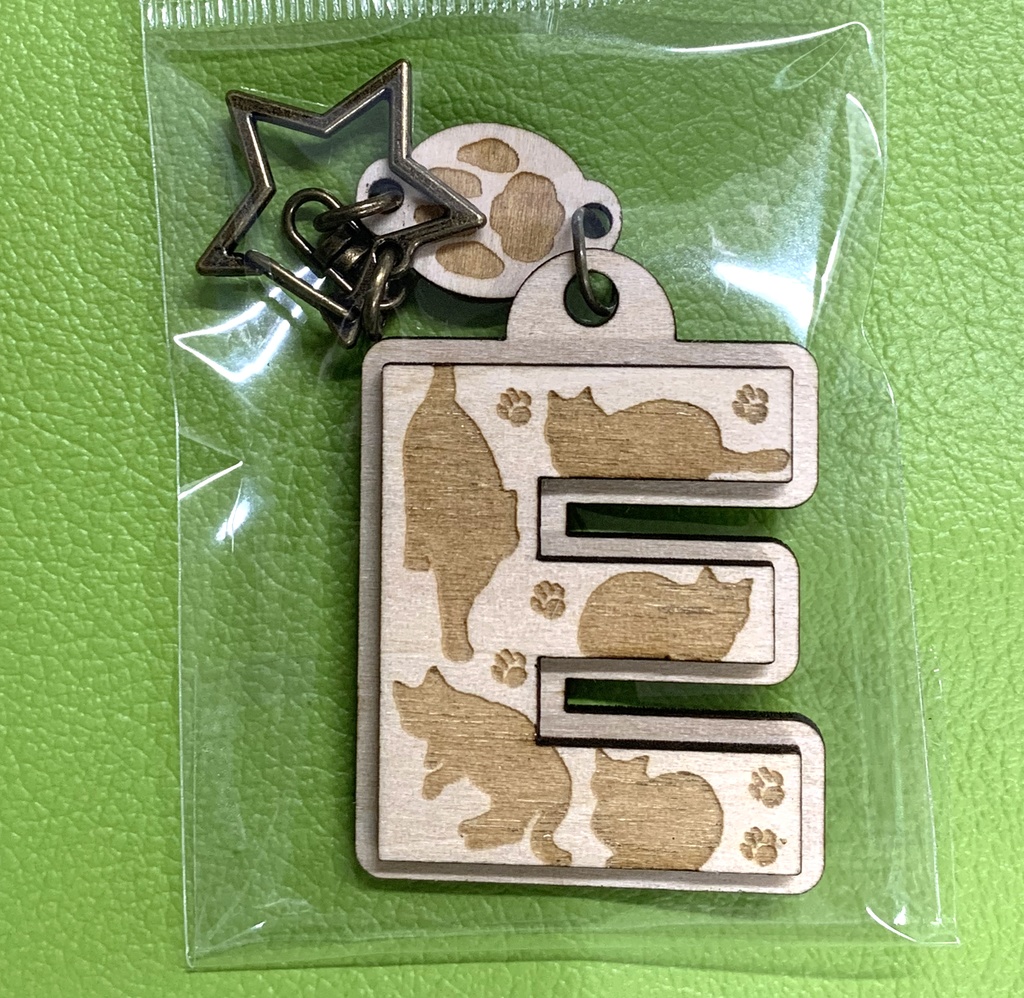 猫のウッドキーホルダー