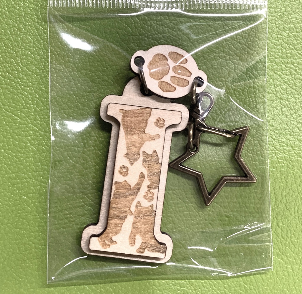 猫のウッドキーホルダー