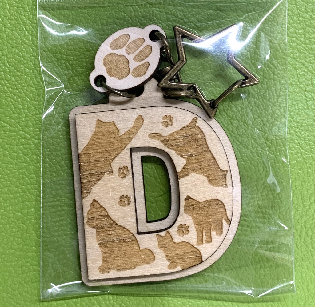 猫のウッドキーホルダー