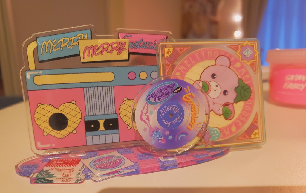 KIRATTO PRI☆CHAN Standee