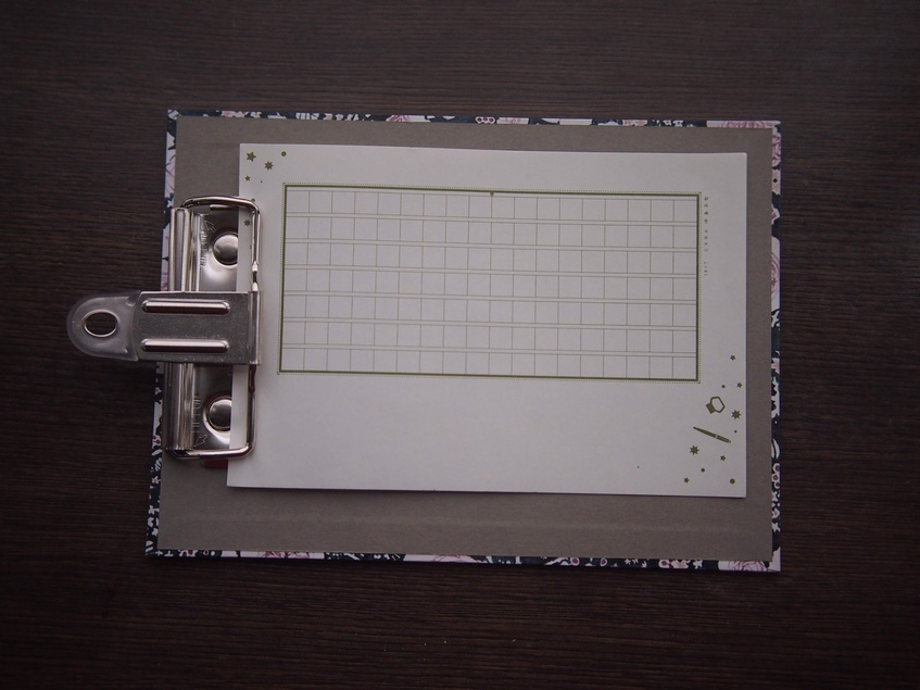 【受注予約再販】すずめやコラボ・ハガキサイズクリップボード『5月の庭』