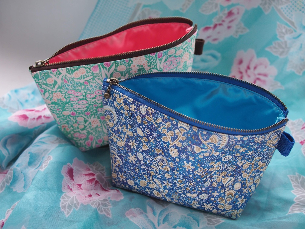 万年筆イラスト図案・三角ポーチ