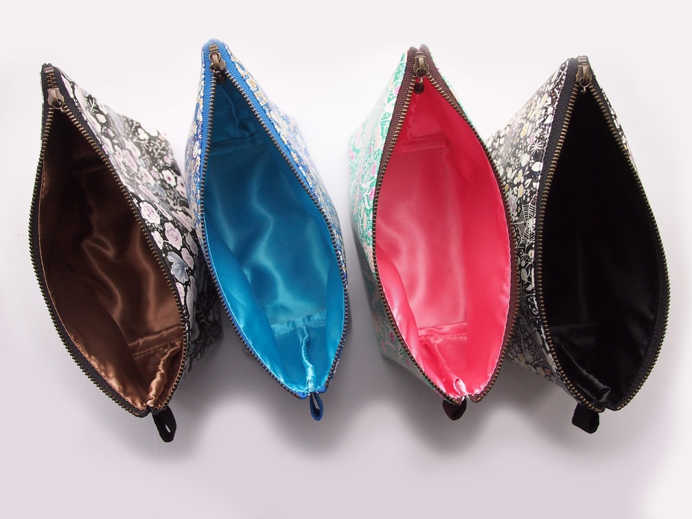 万年筆イラスト図案・三角ポーチ