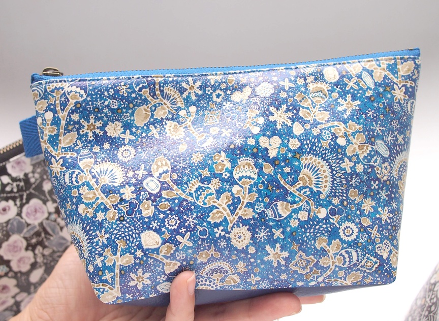 万年筆イラスト図案・三角ポーチ