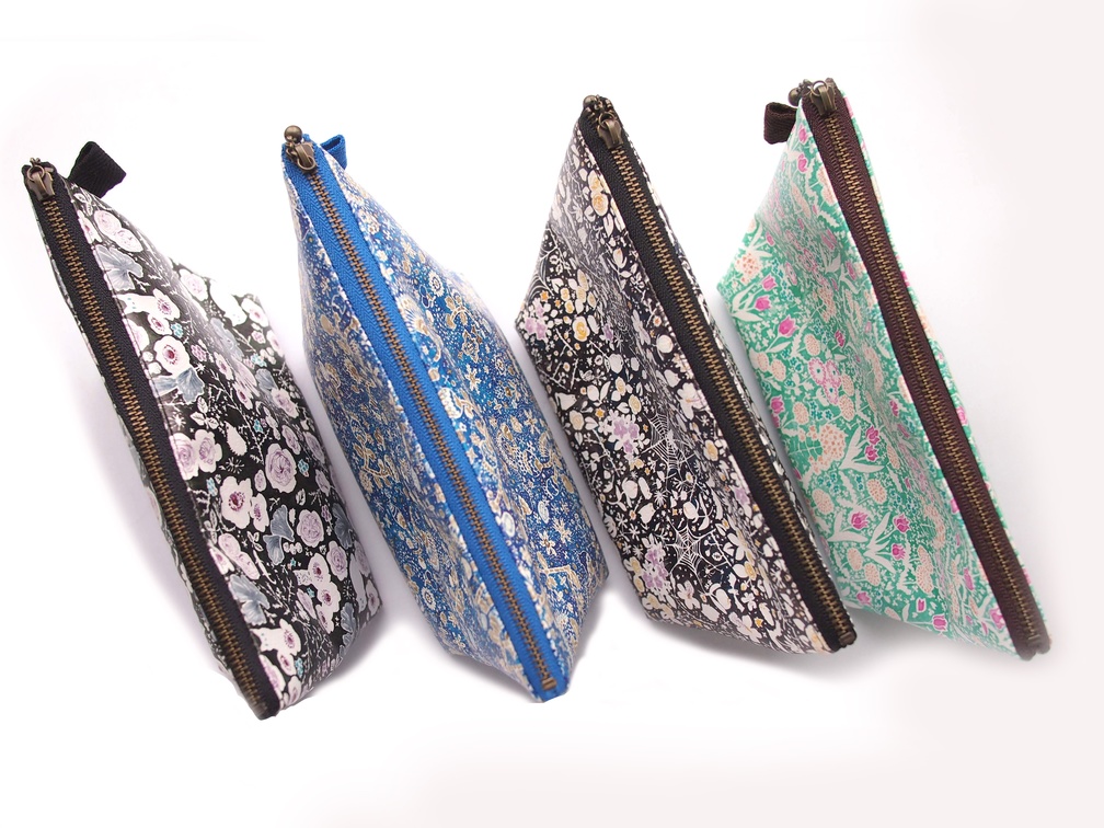 万年筆イラスト図案・三角ポーチ