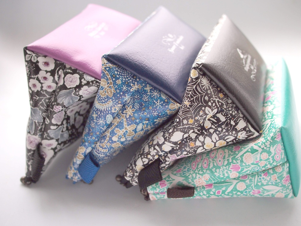 万年筆イラスト図案・三角ポーチ