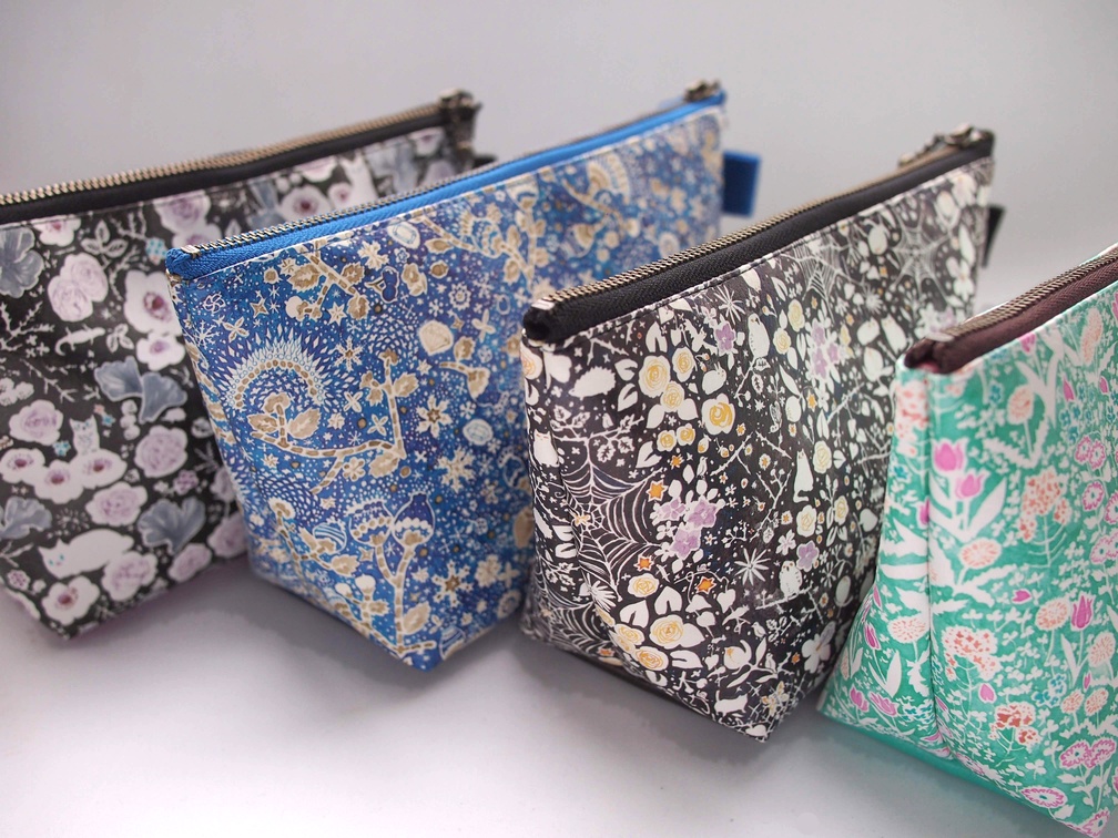 万年筆イラスト図案・三角ポーチ