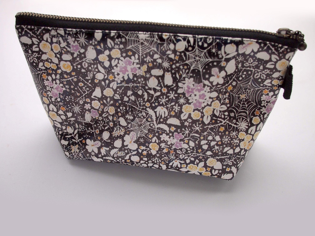 万年筆イラスト図案・三角ポーチ