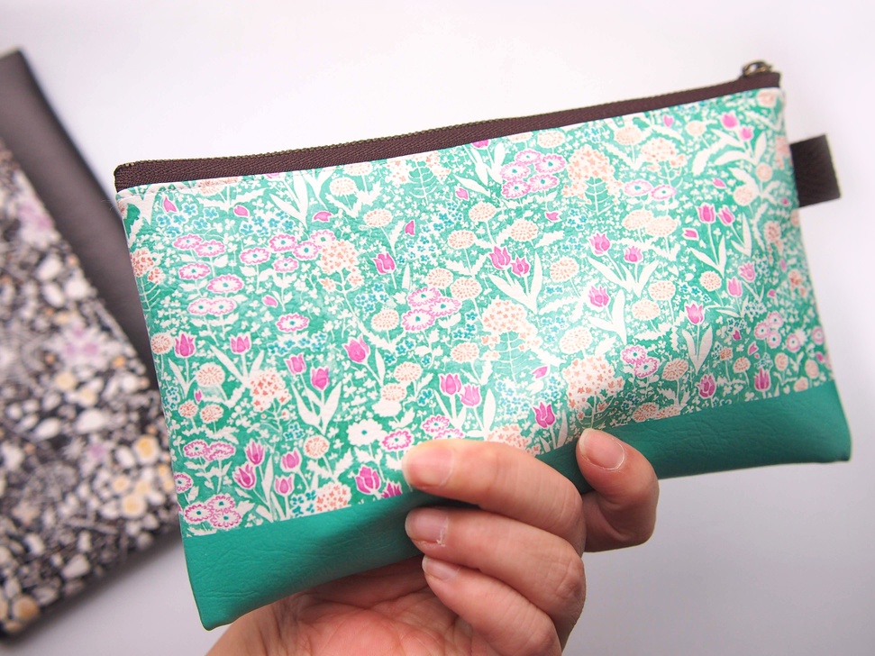 万年筆イラスト図案・平ポーチ