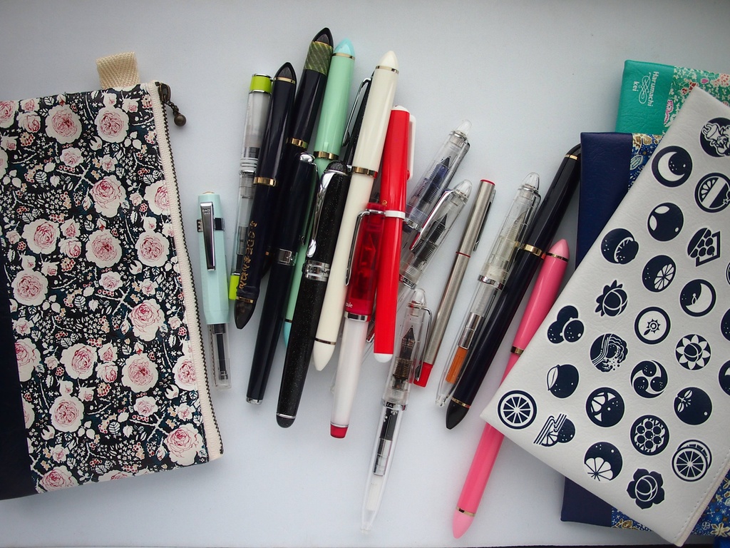 2020SS/万年筆イラスト図案・ななみかん・平ポーチ