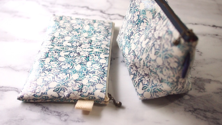 2022 AW/万年筆イラスト図案 ポーチ《白鳥とアイリス》