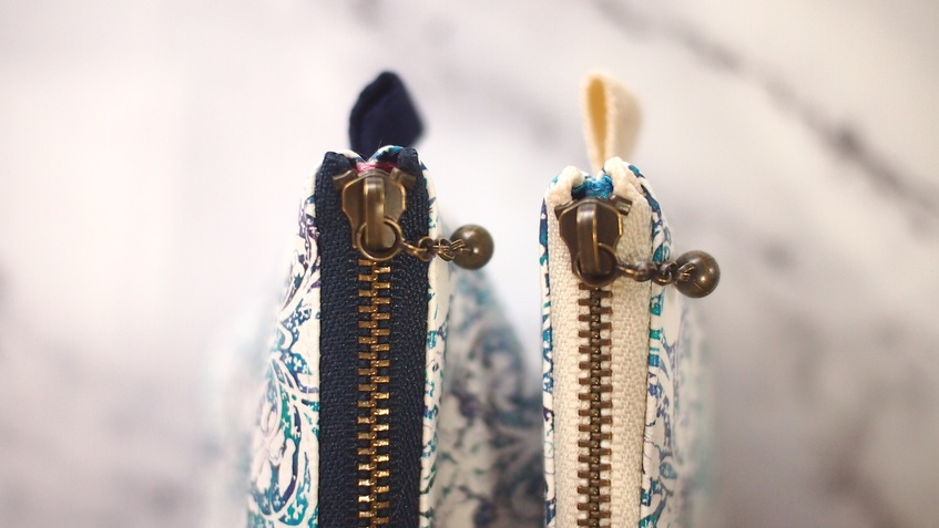 2022 AW/万年筆イラスト図案 ポーチ《白鳥とアイリス》