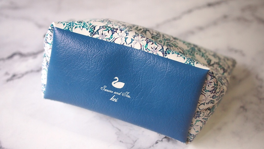 2022 AW/万年筆イラスト図案 ポーチ《白鳥とアイリス》