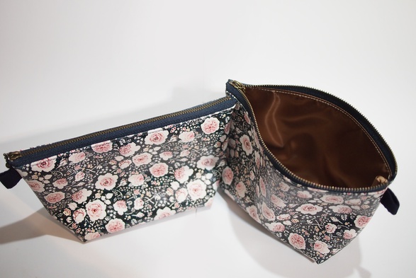 三角ポーチ『5月の庭』