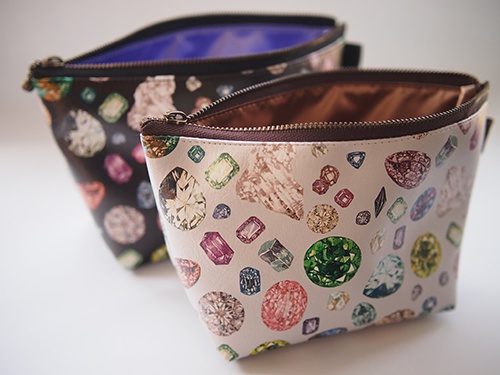 宝石図ポーチ