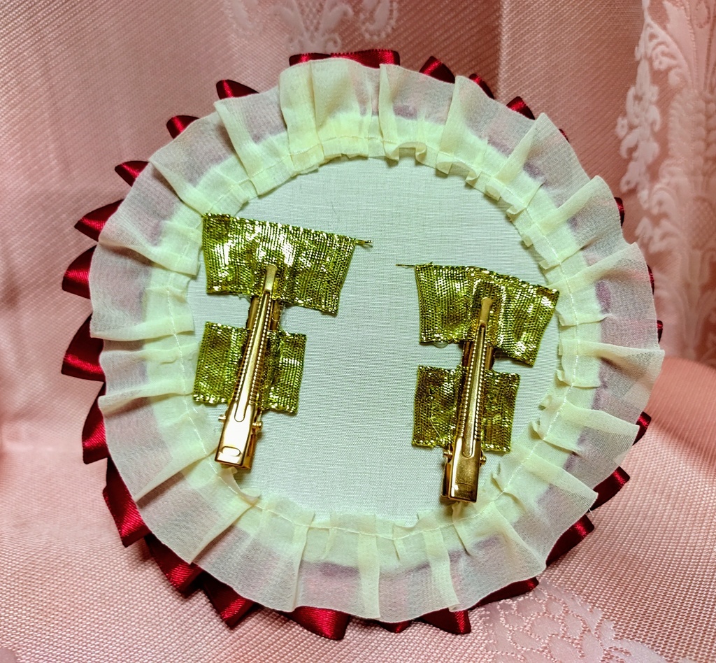 ゴールド装飾×赤薔薇のティーカップハット