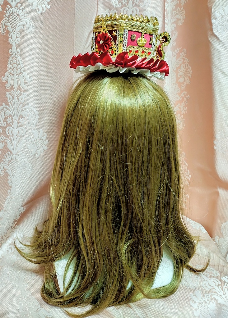 ゴールド装飾×赤薔薇のティーカップハット