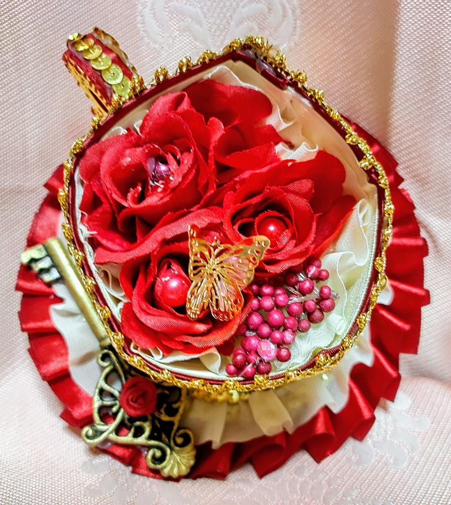 ゴールド装飾×赤薔薇のティーカップハット