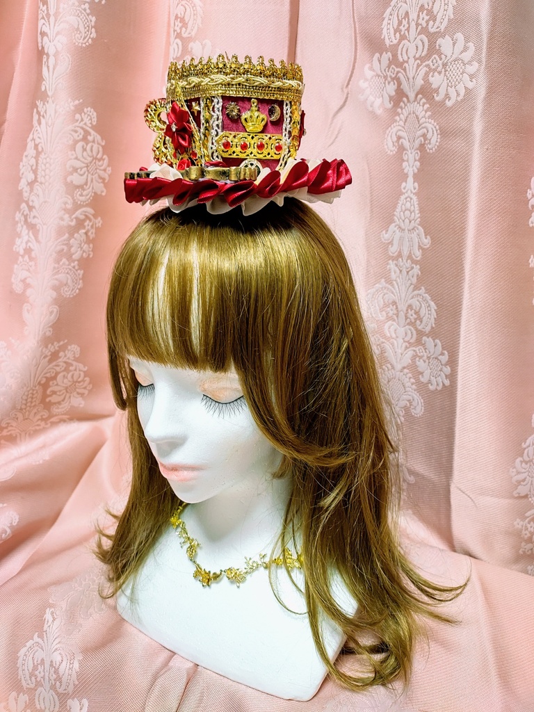 ゴールド装飾×赤薔薇のティーカップハット