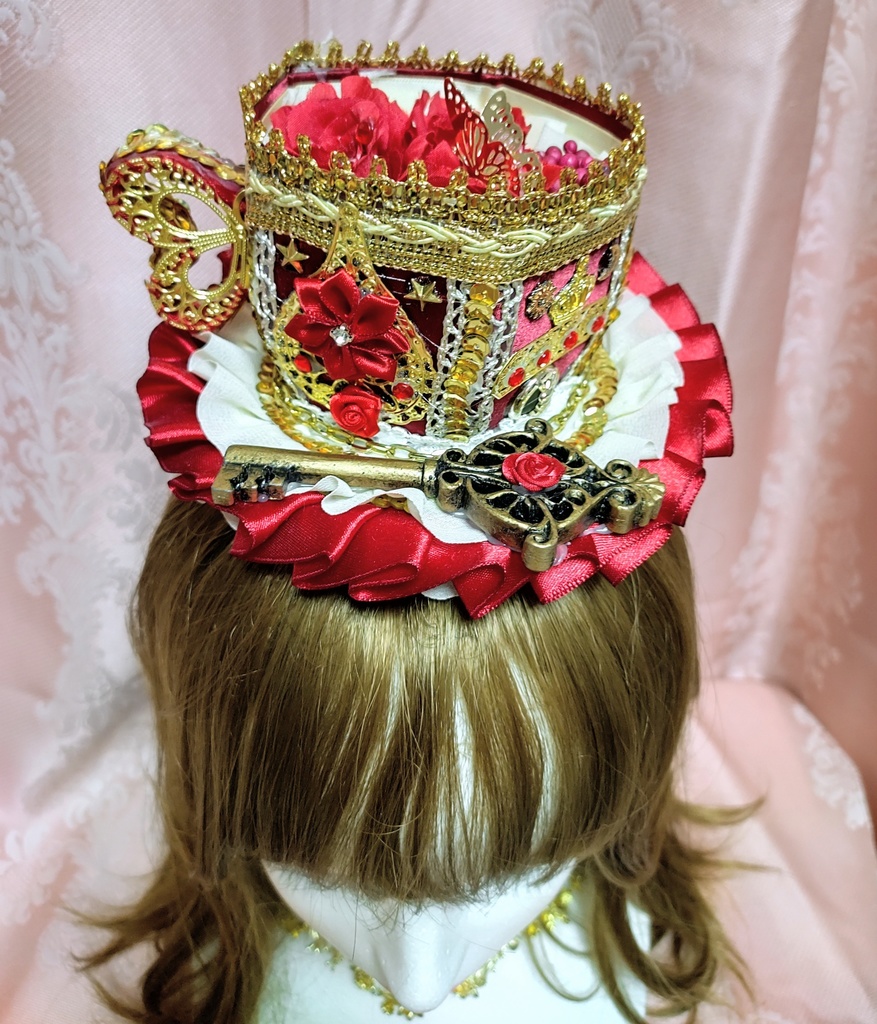 ゴールド装飾×赤薔薇のティーカップハット