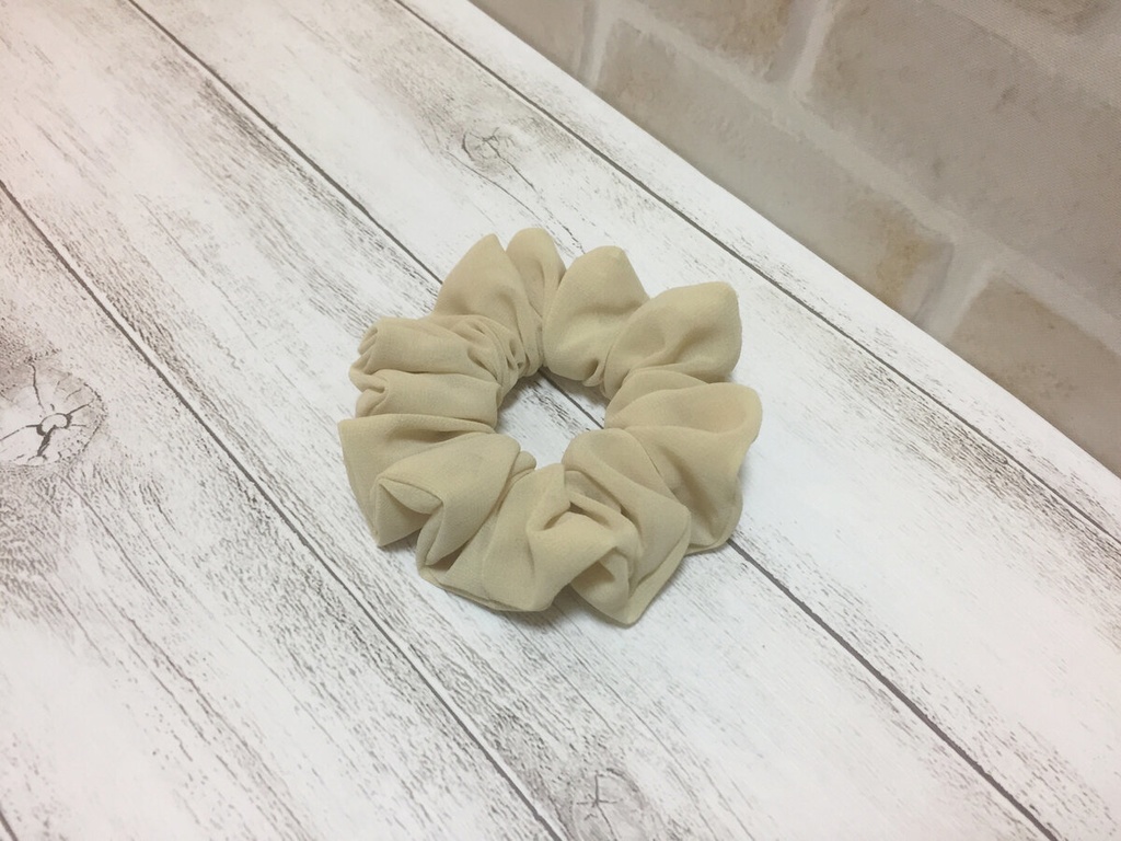 シフォンシュシュ（ベージュ）