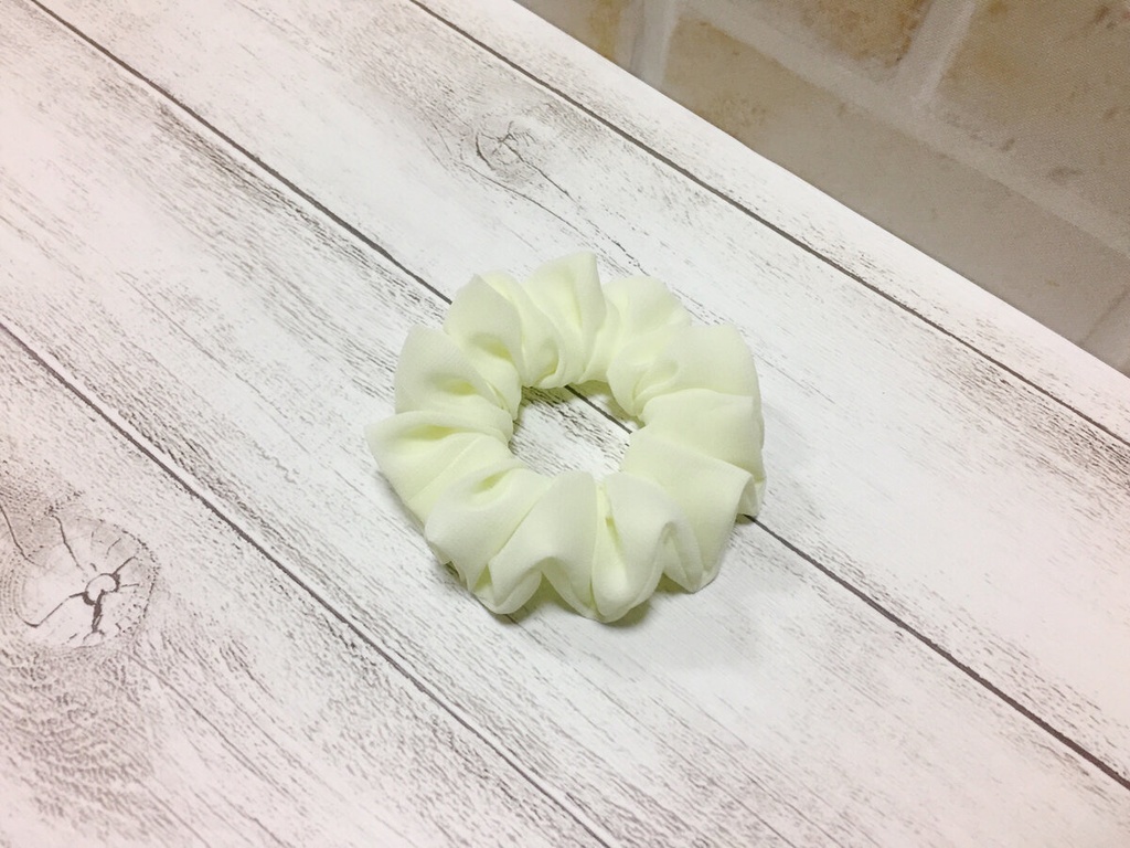 シフォンシュシュ（クリーム）（小さめ）